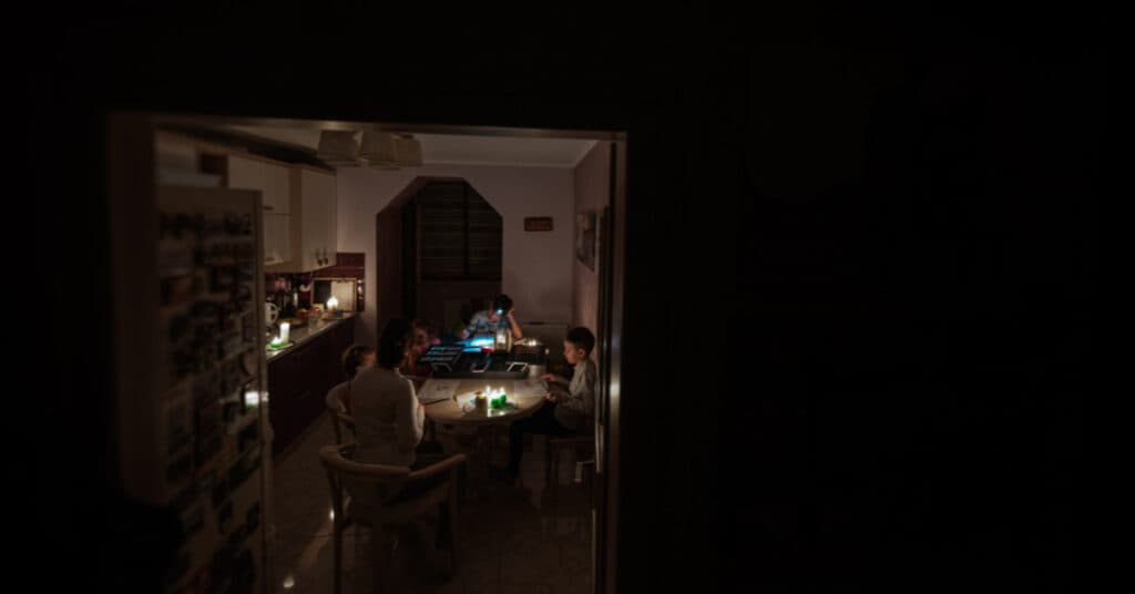 PG&E will pay Sunrun home battery owners to avoid blackouts in California | DroneQuote