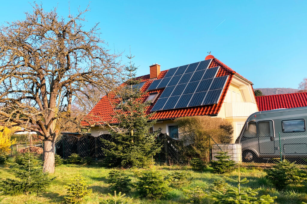 Get Paid to Go Green: Top Illinois Solar Incentive Programs Revealed! | DroneQuote