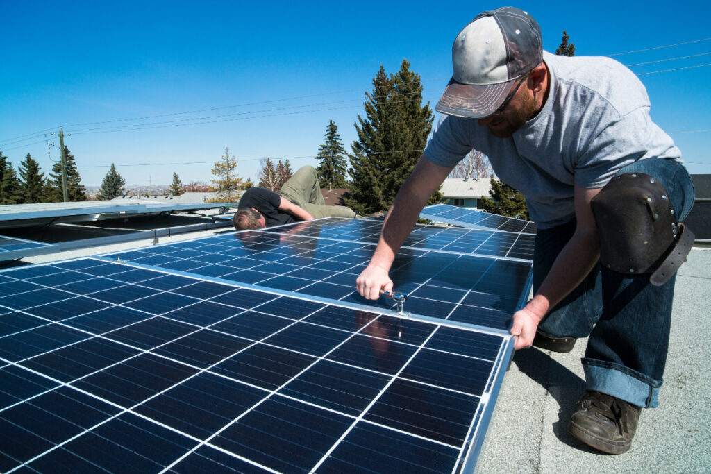 Going solar in 2023? Be confident and learn about panel technology, home evaluations, financing, and future trends in our guide!